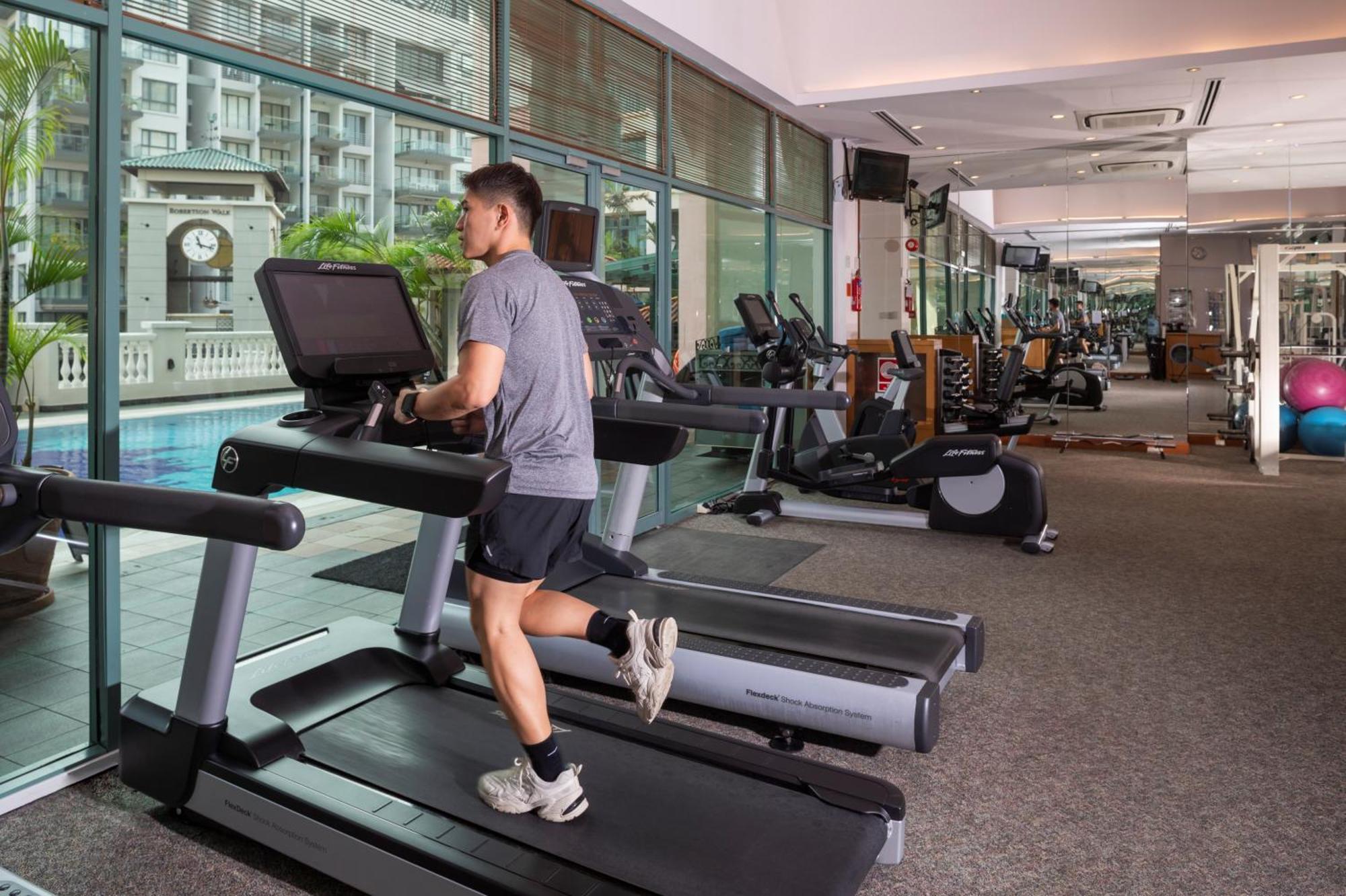 Fraser Place Robertson Walk Singapore Ngoại thất bức ảnh A man exercising on a treadmill