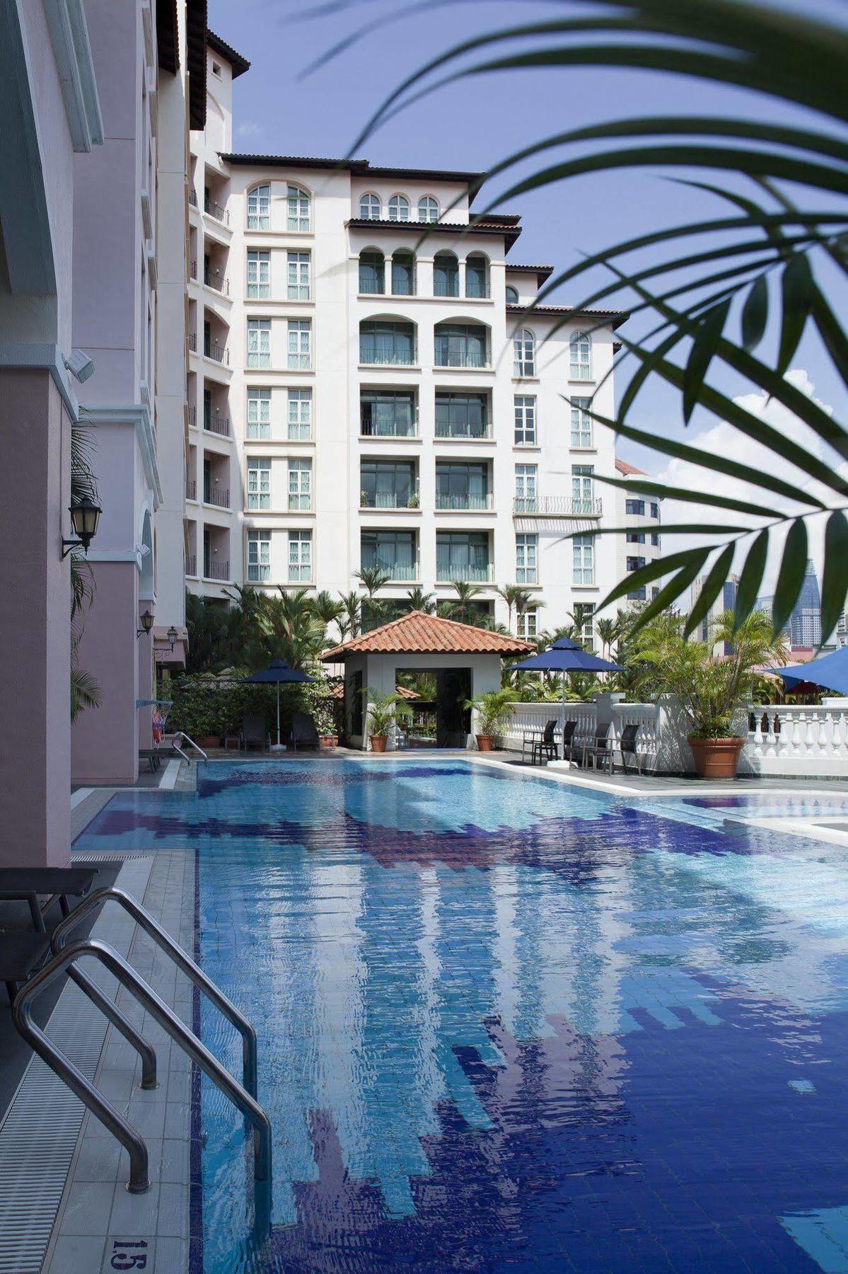 Fraser Place Robertson Walk Singapore Ngoại thất bức ảnh The swimming pool at the hotel